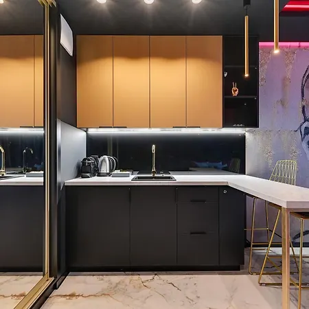 Glamorous Jacuzzi By Downtown