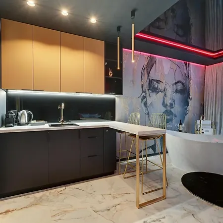 Glamorous Jacuzzi By Downtown Gdansk