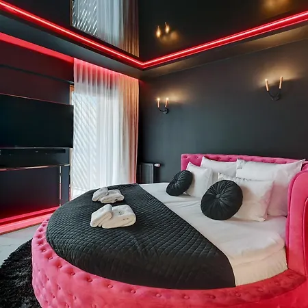 Glamorous Jacuzzi By Downtown Gdańsk